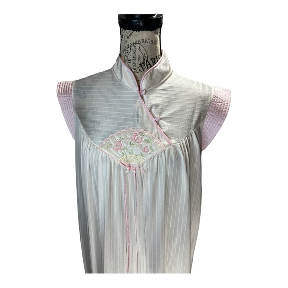 Vintage Lorraine Nightgown - Picture 3 of 9